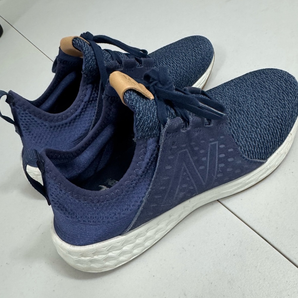 New Balance Fresh Foam Sneakers Navy Blue. Women’s 10.5